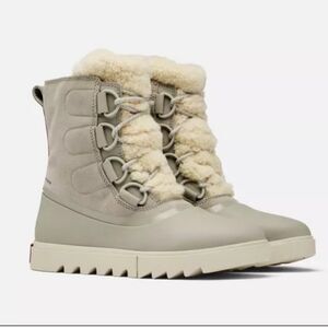 Sorel Joan Of Arctic Lite Boots size 11
Brand new never worn before! New